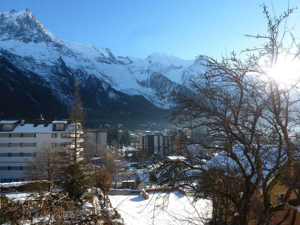 Spacious Apartment in Chamonix, 3 Bedrooms, WiFi Apartment in Les Houches