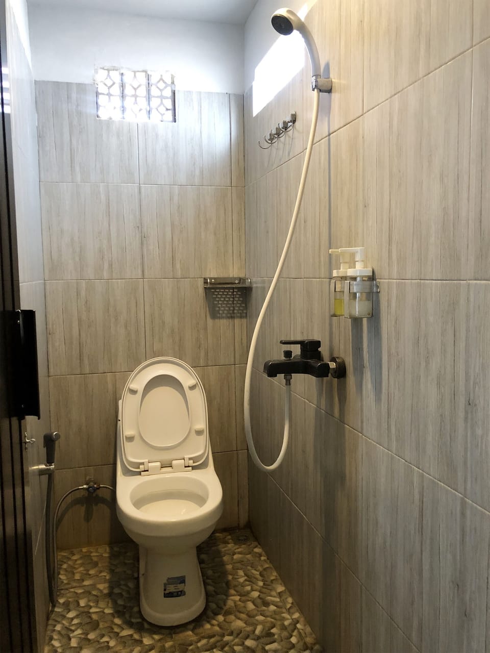 Standard Double Room | Bathroom | Shower, towels