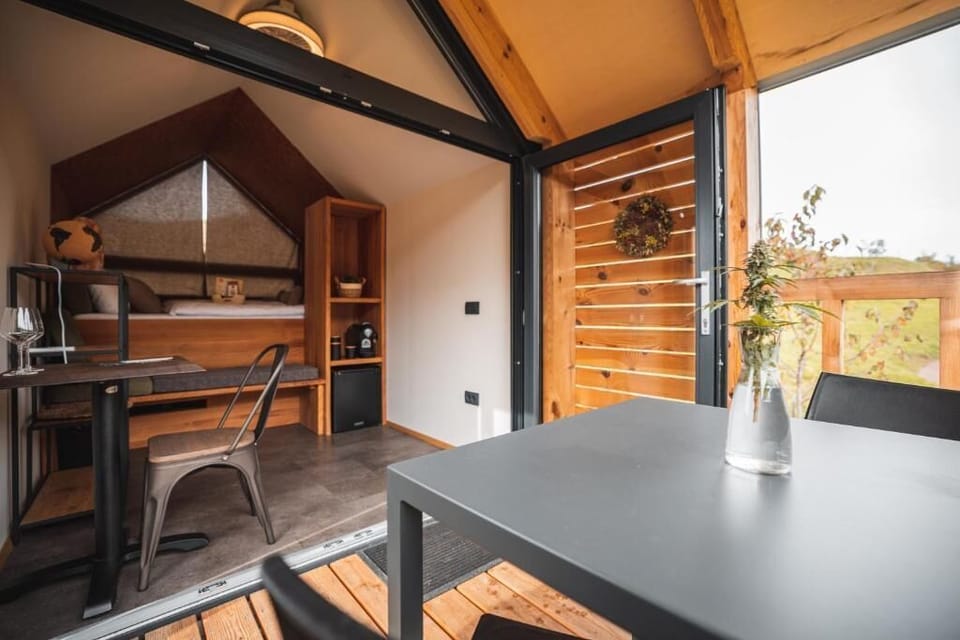 Comfort Cabin | Laptop workspace, free WiFi
