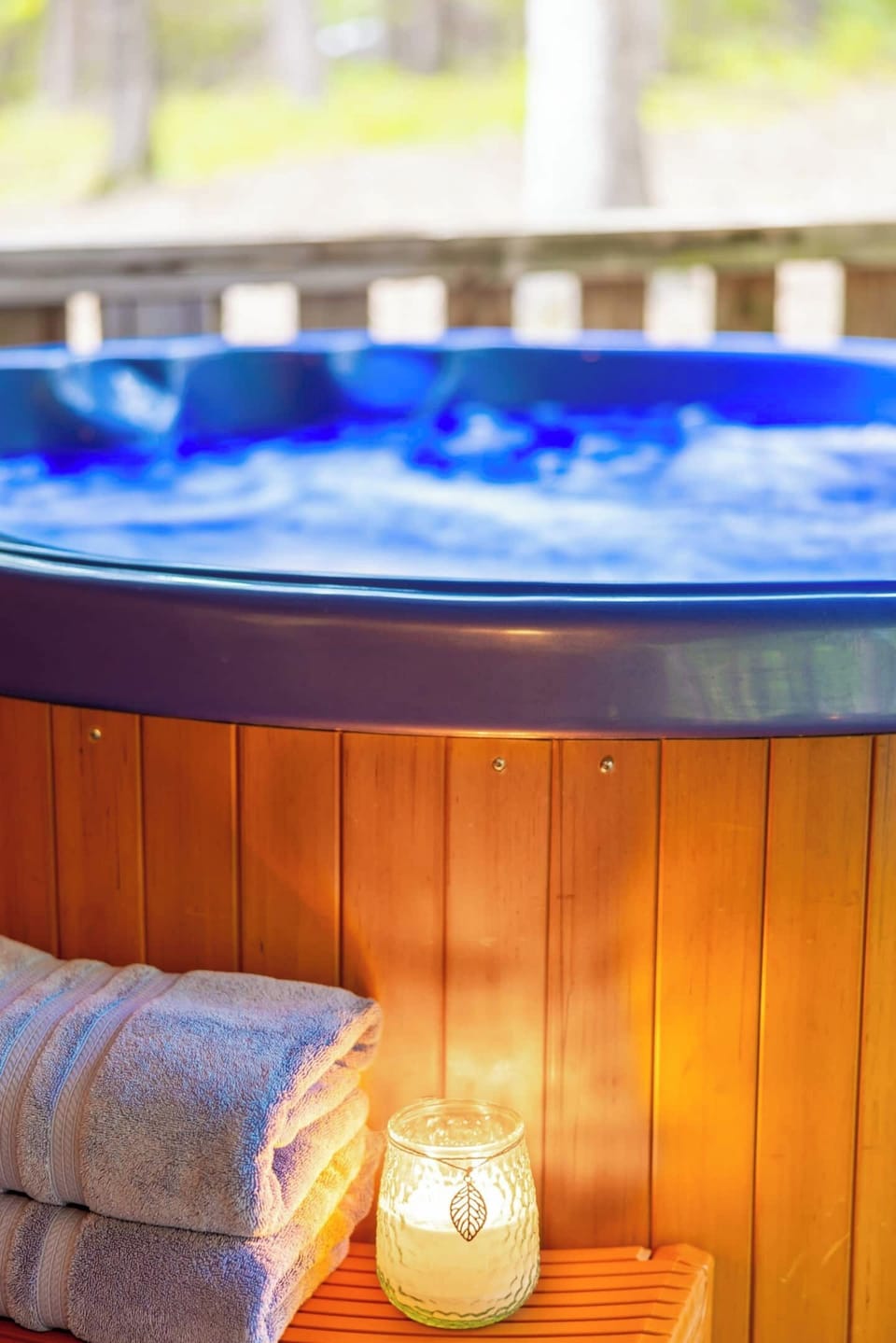 Outdoor spa tub