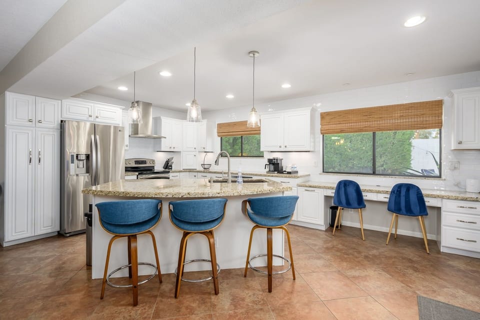 House, 4 Bedrooms | Private kitchen | Coffee/tea maker, fridge, oven, toaster