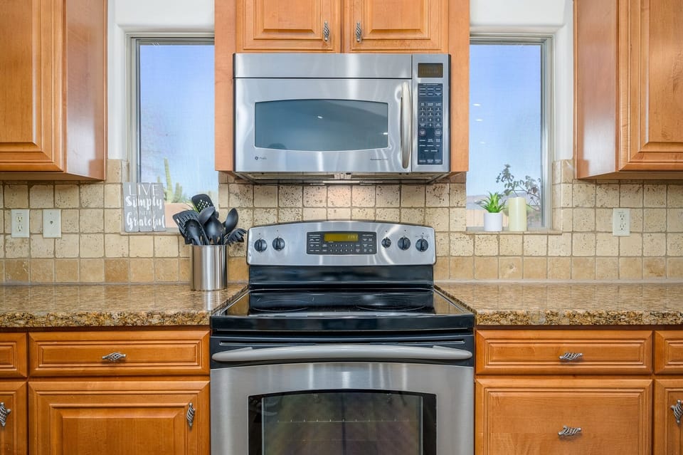 House, 3 Bedrooms | Private kitchen | Fridge, oven, coffee/tea maker, toaster