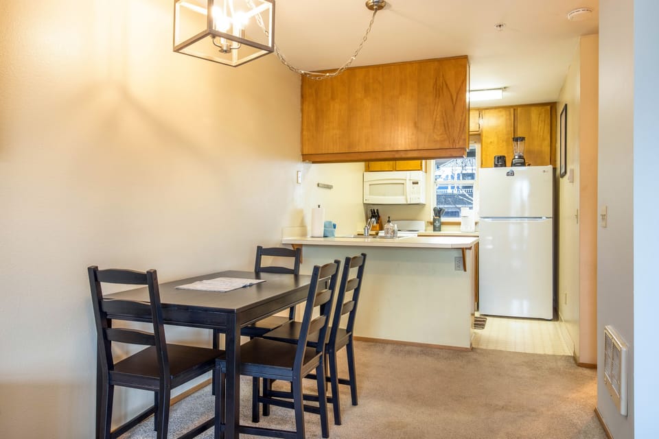 Condo, 1 Bedroom | Private kitchen | Fridge, oven, stovetop, coffee/tea maker