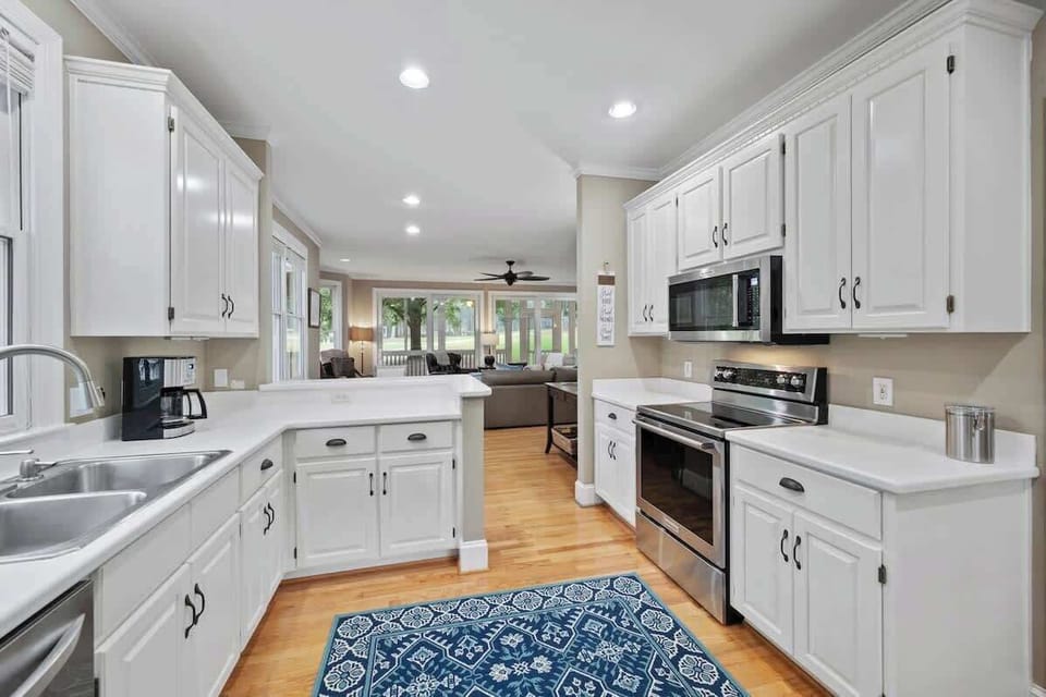 Kitchen - Quartz Countertops & SS Appliance