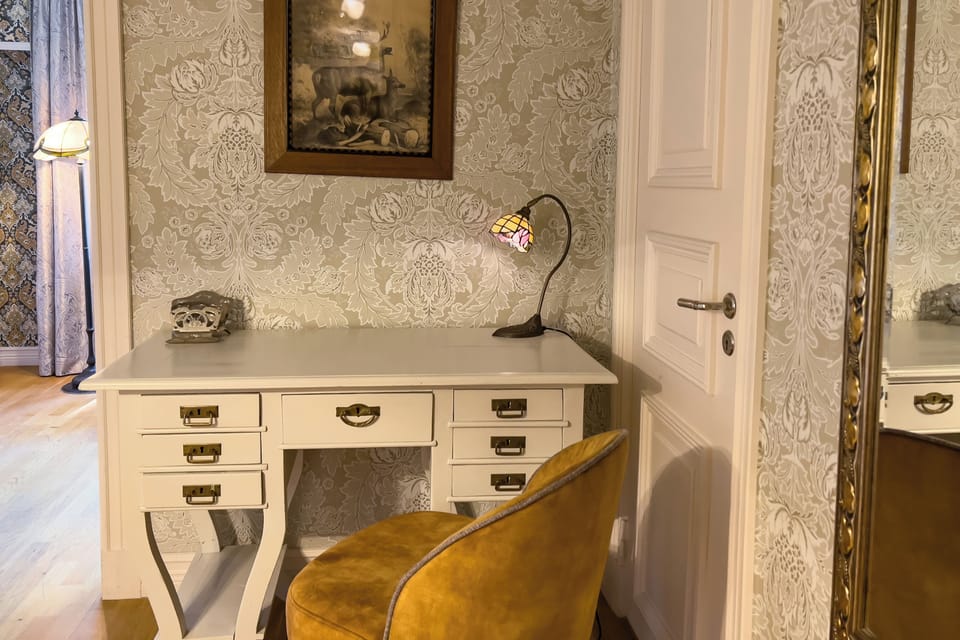 Double Room, Annex Building | Minibar, in-room safe, desk, blackout drapes