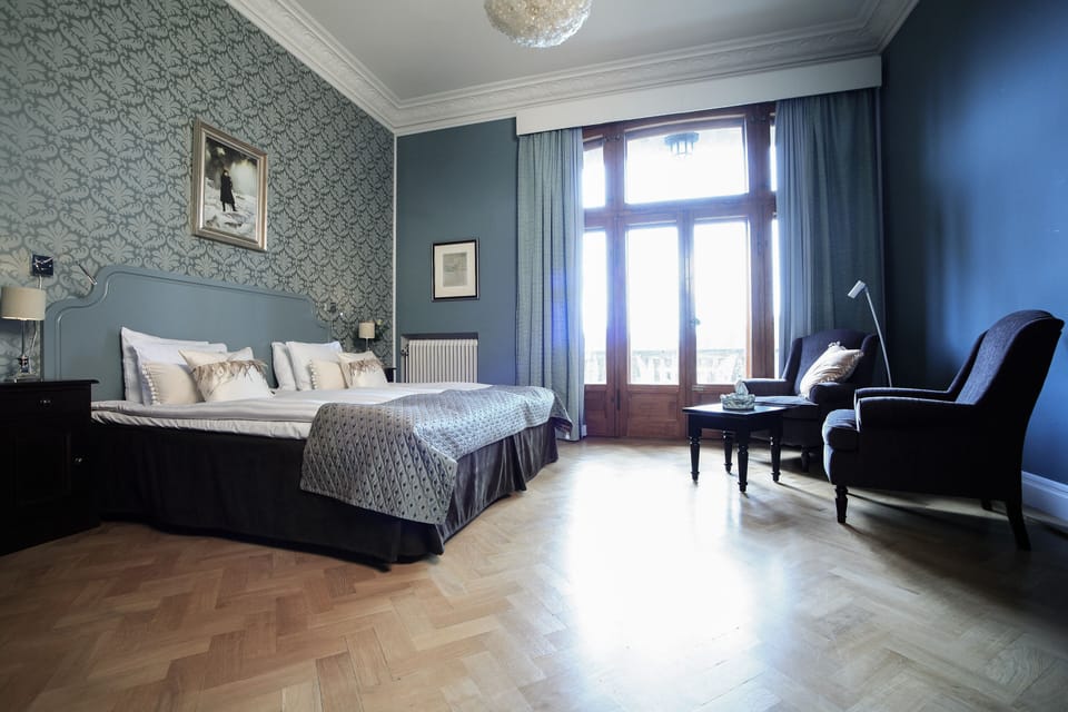 Double Room, Garden Area | Minibar, in-room safe, desk, blackout drapes