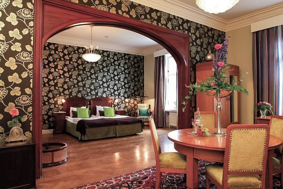 Suite | Minibar, in-room safe, desk, blackout drapes