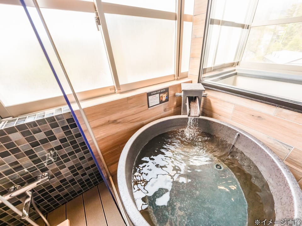 Separate tub and shower, spring water tub, rainfall showerhead