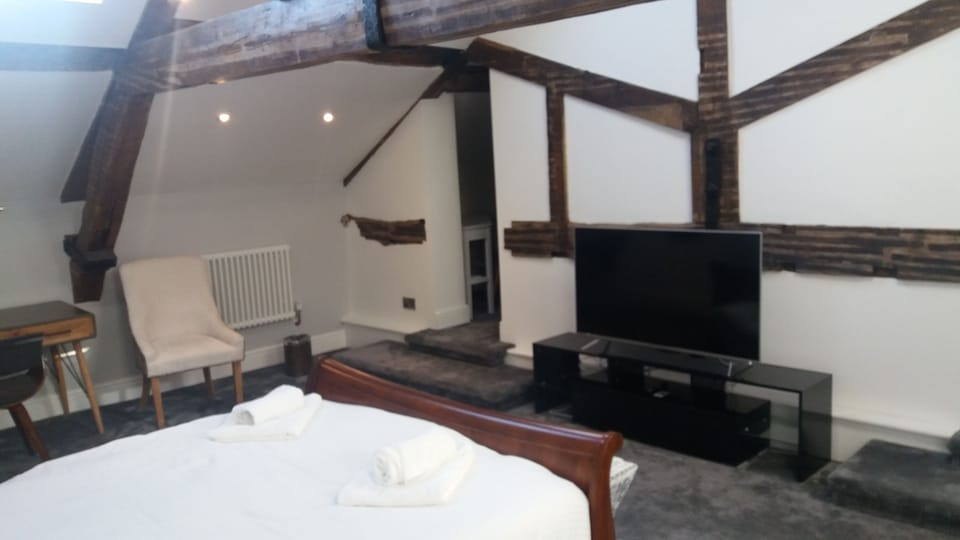 Junior Suite, 1 Double Bed | In-room safe, cribs/infant beds, free WiFi, bed sheets