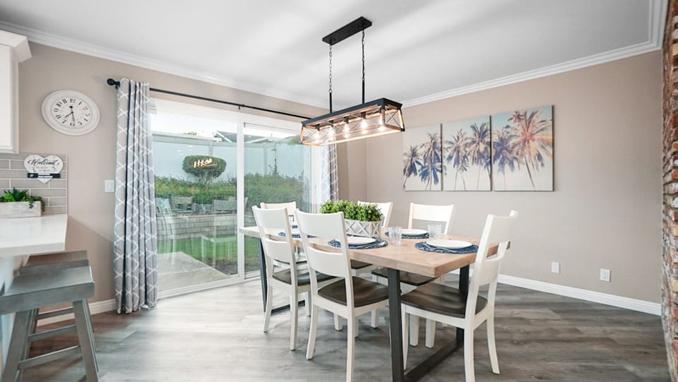 Seats 10
8 Dinning rm chairs  & 2 kitchen stools, Patio seats 6 more, 16 total.