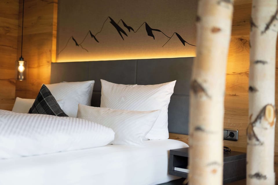 Superior Room, 1 Double Bed, Balcony, Mountain View | In-room safe, desk, laptop workspace, blackout drapes