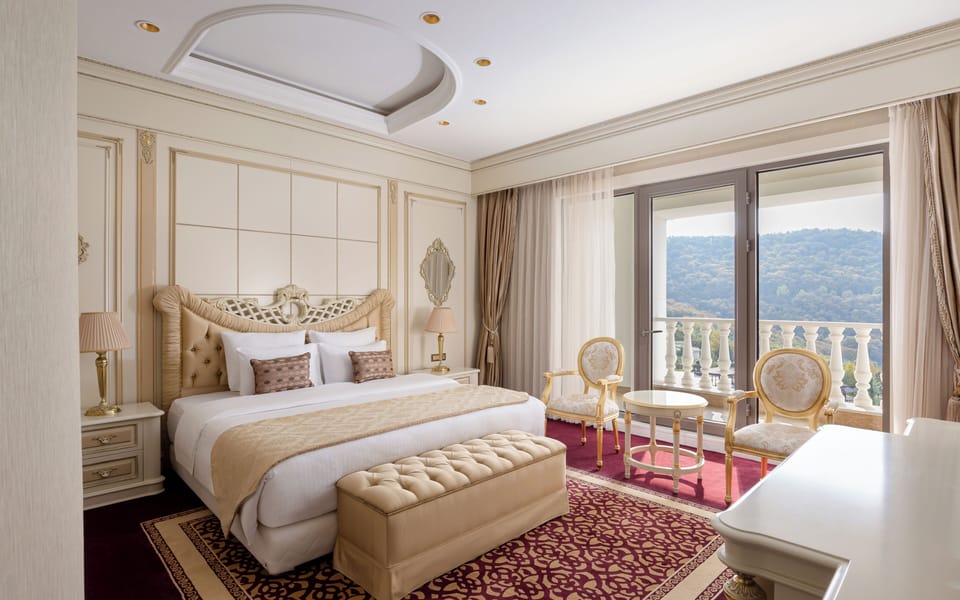 Presidential Suite | Minibar, in-room safe, desk, soundproofing