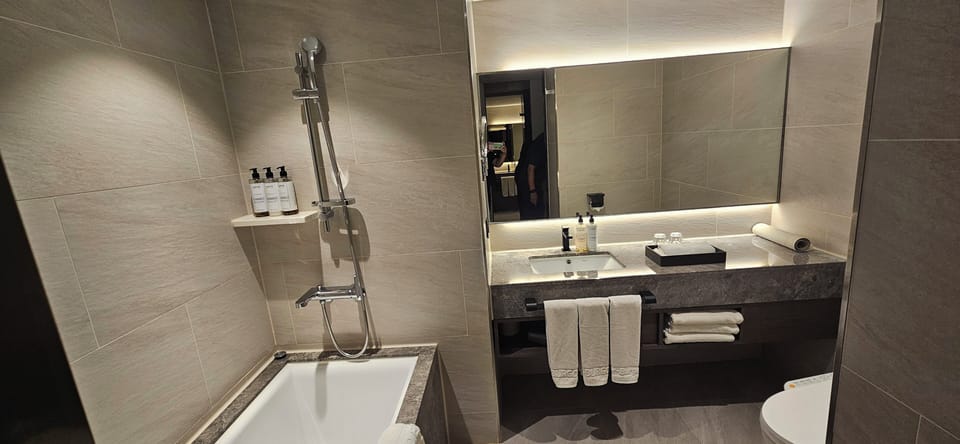 Deluxe Family Twin Room | Bathroom | Hair dryer, bathrobes, slippers, towels