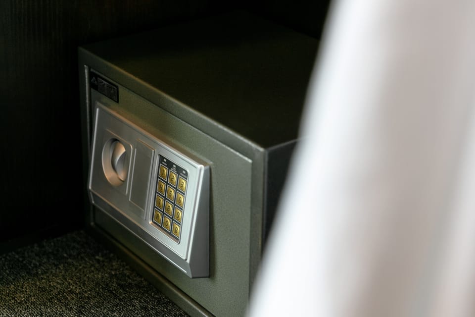 Minibar, in-room safe, soundproofing, free WiFi