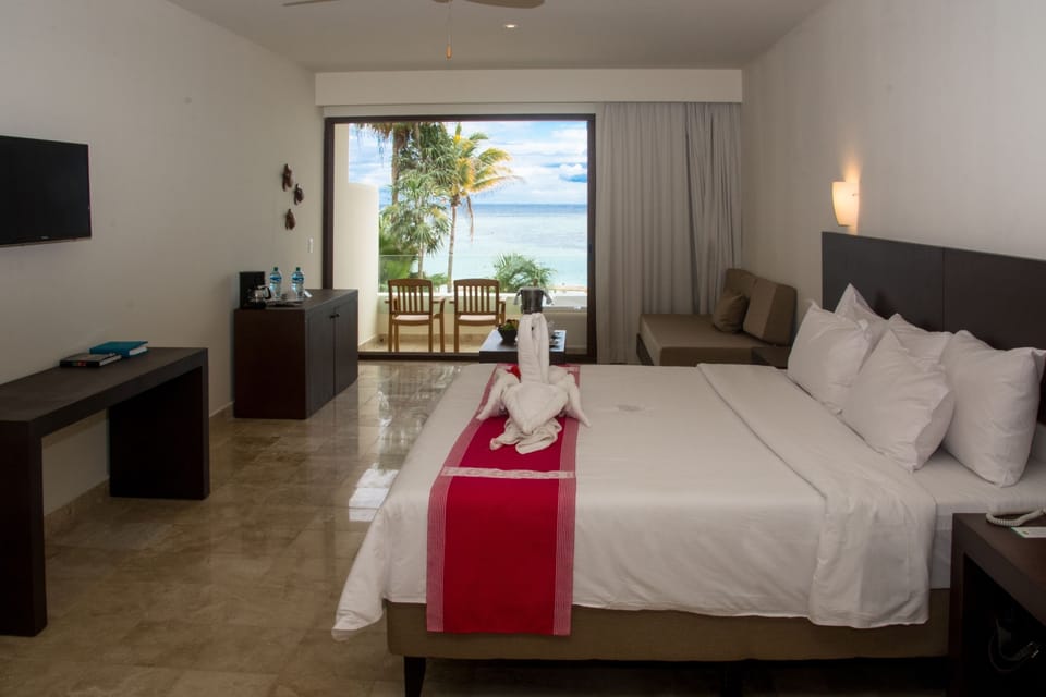 Free minibar, in-room safe, iron/ironing board, free WiFi