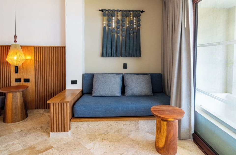 Junior Suite Premium Ocen Front | Minibar (free items), in-room safe, iron/ironing board, WiFi (free)