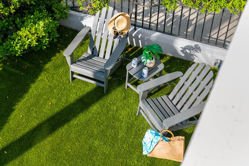 Professionally turfed courtyard to enjoy your morning coffee or evening wine.