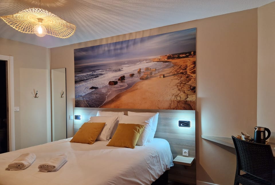 Double Room, Non Smoking, Balcony | Premium bedding, desk, iron/ironing board, free WiFi