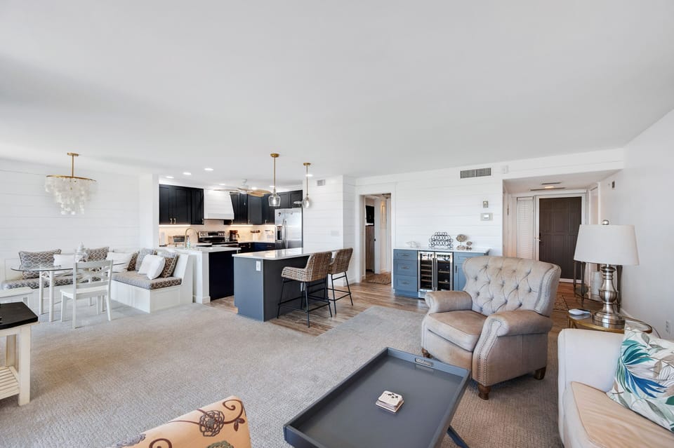 Furniture, Living Room, Indoors, Room, Couch