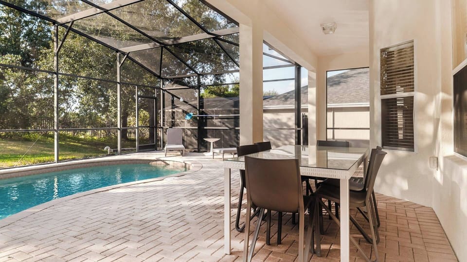 Beautiful 6 bed 4 bath villa located in Windsor Hills Resort