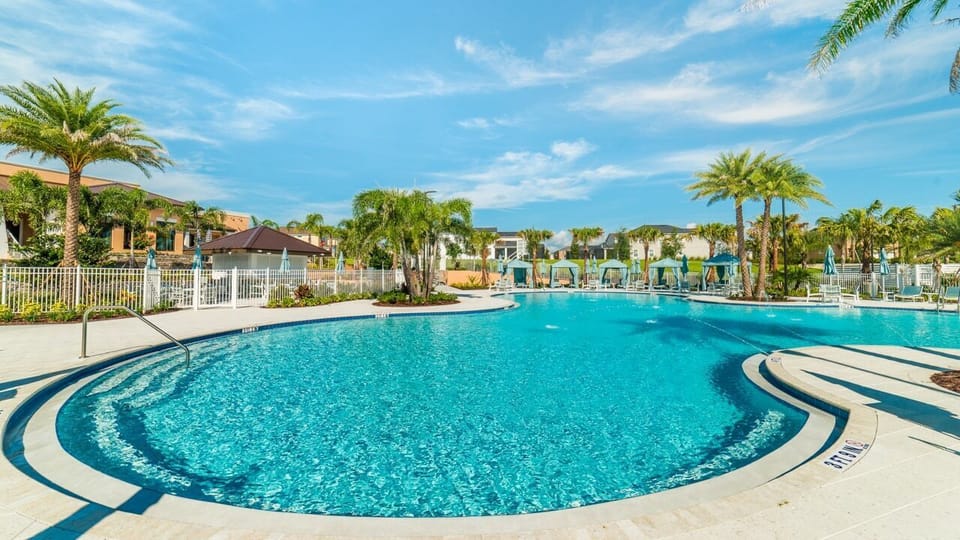Beautiful 4 bed 3 bath villa located in Solara Resort