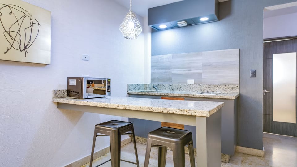 Senior Suite, Kitchen | Private kitchen | Full-size fridge, microwave, stovetop, cookware/dishes/utensils