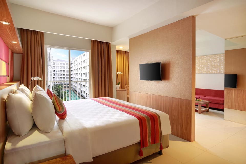 In-room safe, desk, blackout drapes, soundproofing