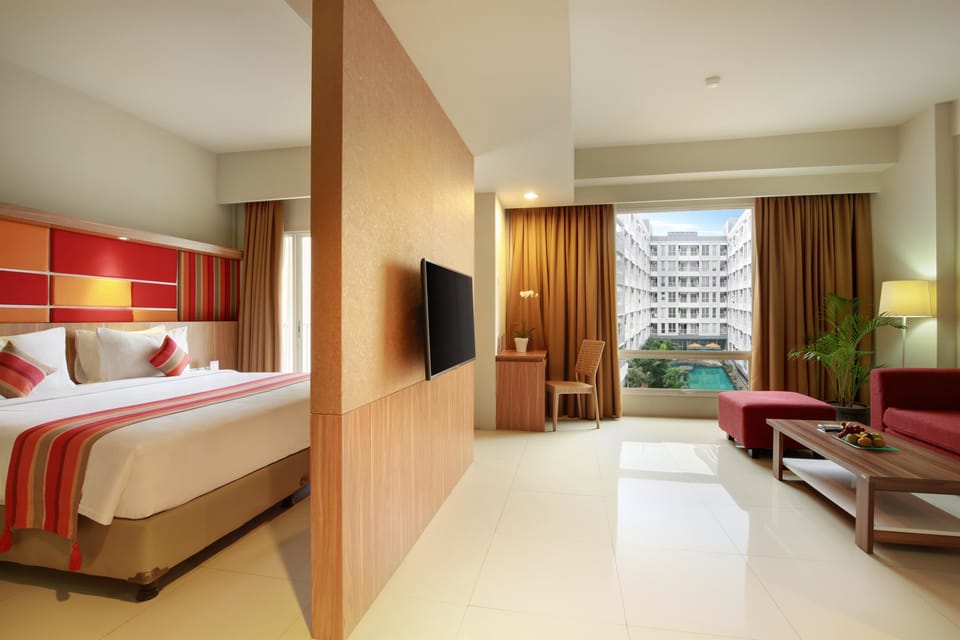 In-room safe, desk, blackout drapes, soundproofing