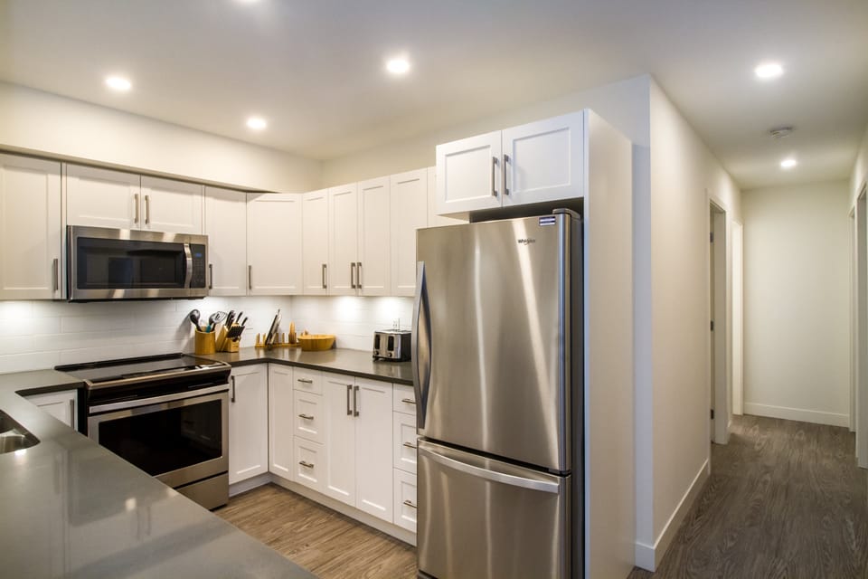 Magog Condo | Private kitchen | Coffee/tea maker, full-size fridge, microwave, oven
