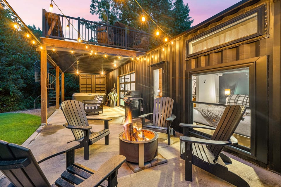 This STUNNING 40' container has been fully outfitted to create the most incredible getaways possible.