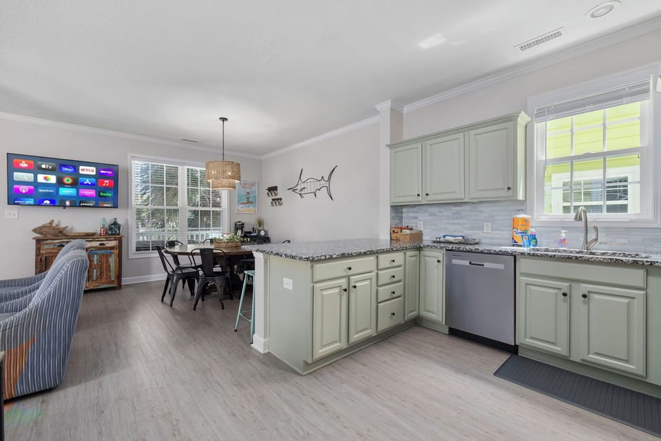 Cook at the granite countertops and see everyone at the dining table in the same glance — open-plan living means the chef is never stuck alone in the kitchen.