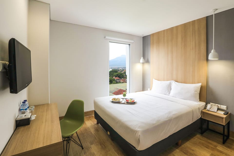 Superior Double Room, 1 Queen Bed, Non Smoking, City View | In-room safe, individually furnished, desk, rollaway beds