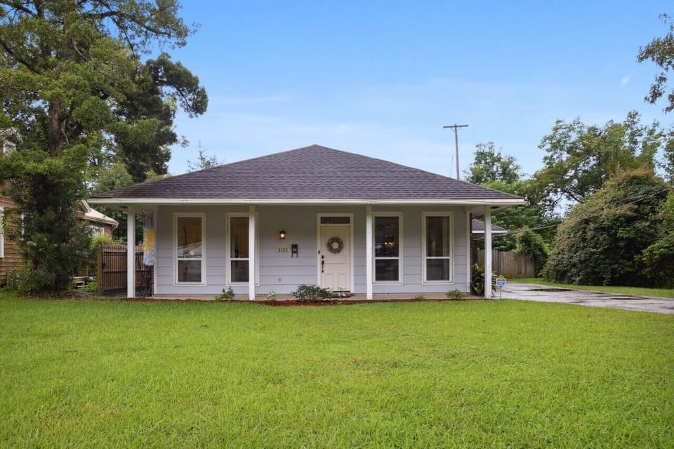 Charming 1 story cottage, welcome to your vacation home in Baton Rouge!