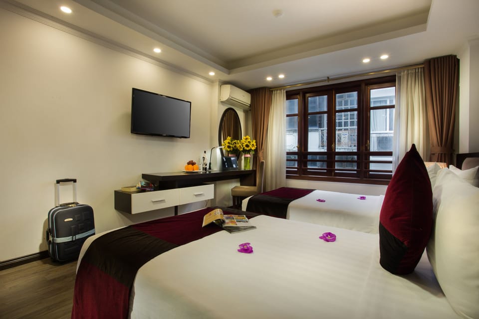 Executive Double or Twin Room, City View | Bathroom | Shower, free toiletries, hair dryer, slippers