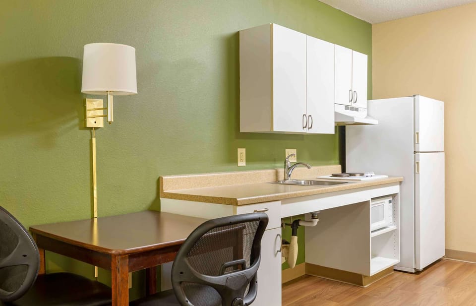 Full-size fridge, microwave, stovetop