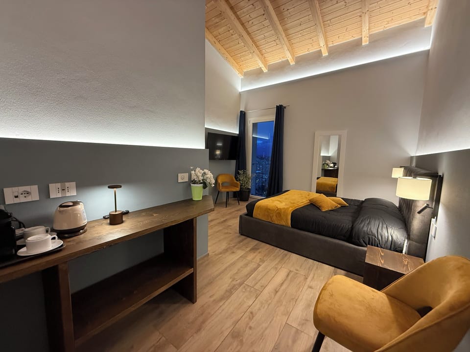 Deluxe Double Room, Sea View, Annex Building | Minibar, desk, free WiFi, bed sheets