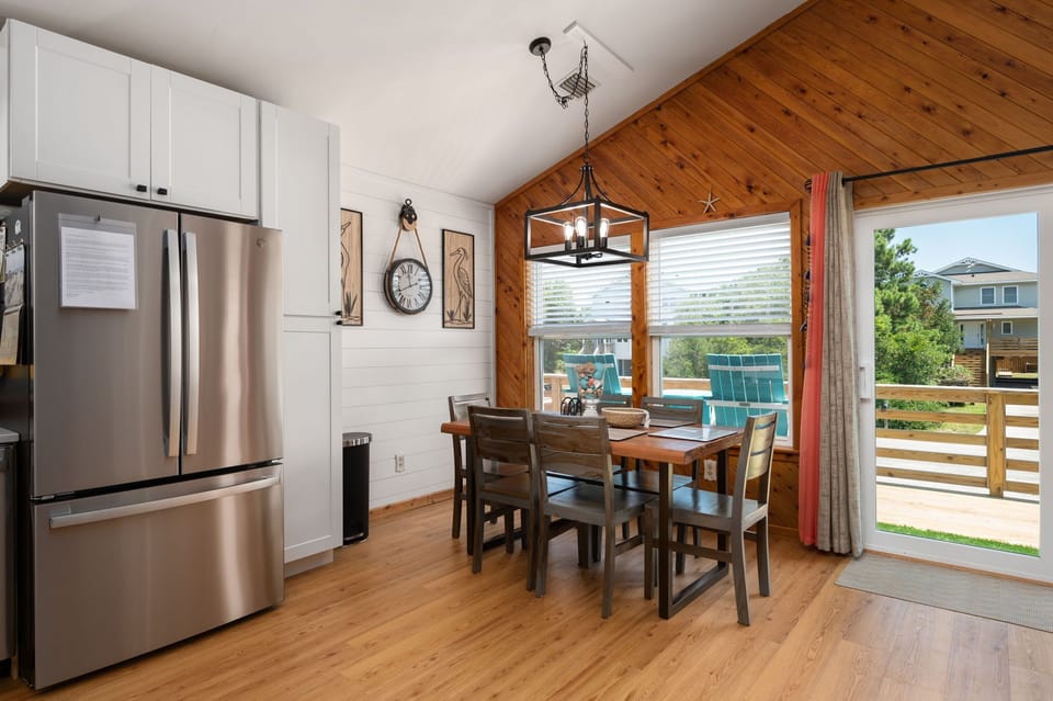 KH195: Just Wright | TL  Dining - Seating for 6, & Kitchen - Deck Access