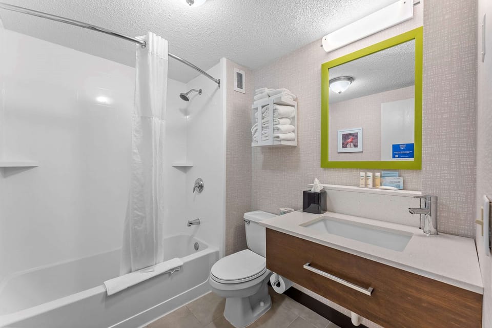 Combined shower/tub, eco-friendly toiletries, hair dryer, towels