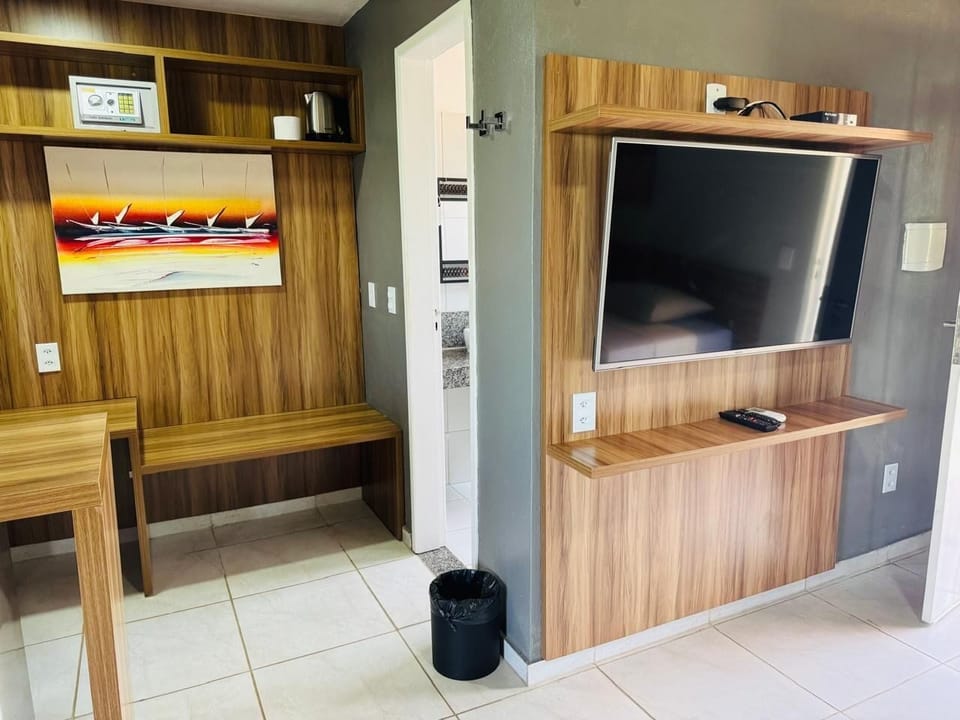 Superior Studio Suite | Desk, laptop workspace, blackout drapes, soundproofing