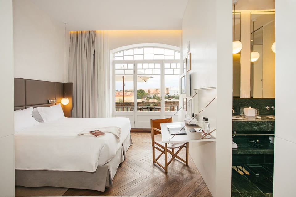 Deluxe Double Room | Premium bedding, minibar, in-room safe, desk