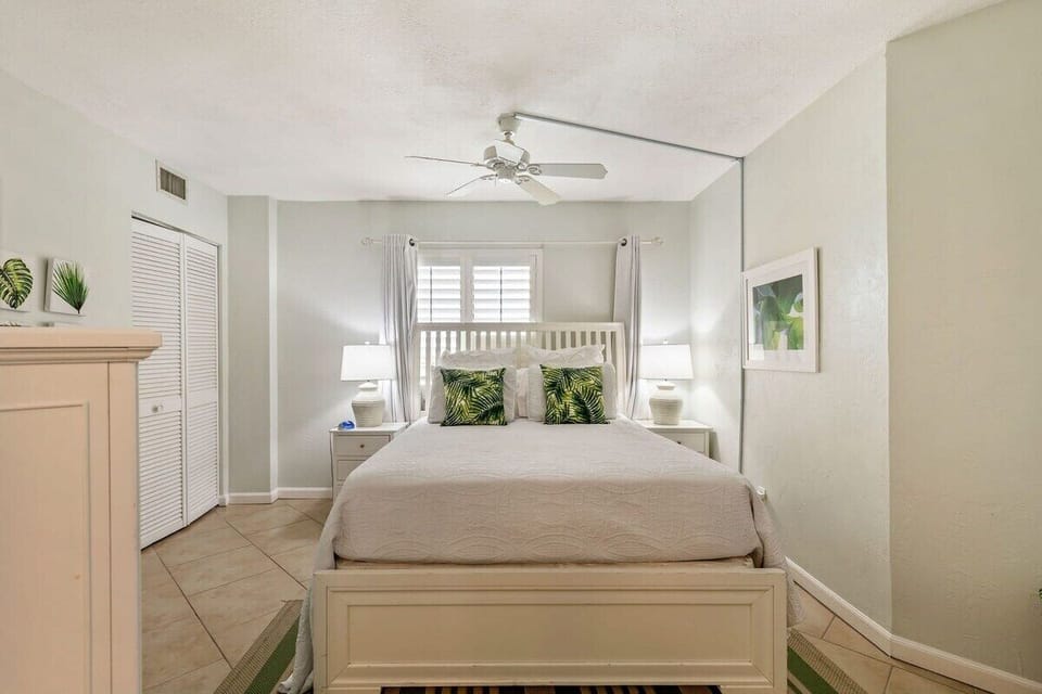 Queen Bedroom