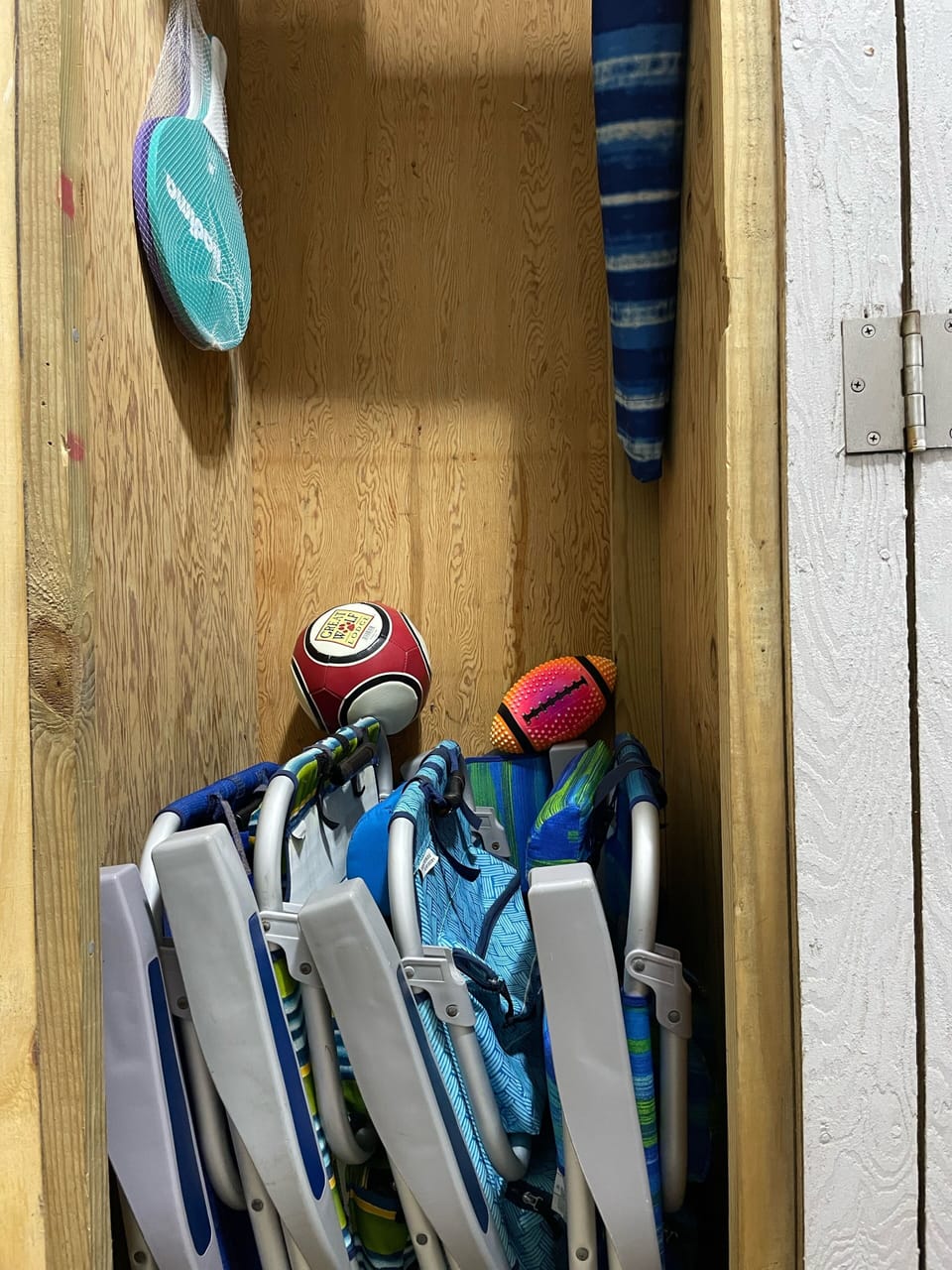 Beach locker with 5 chairs, 2 umbrellas, toys etc.
