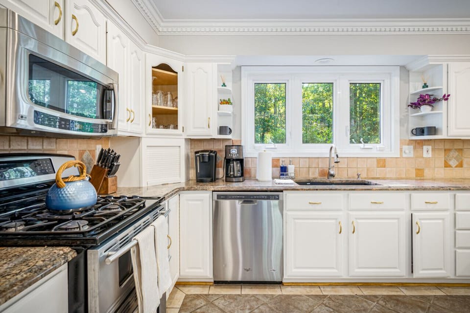Large, modern kitchen for preparing group meals