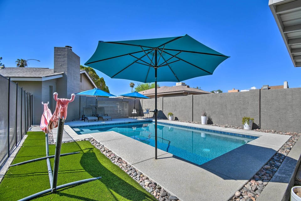 Gated Pool | Dining Set