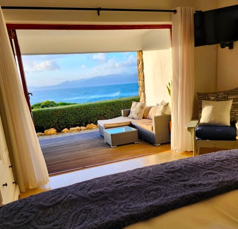 Luxury Double Room, 1 King Bed, Ocean View, Oceanfront (Ocean) | Terrace/patio