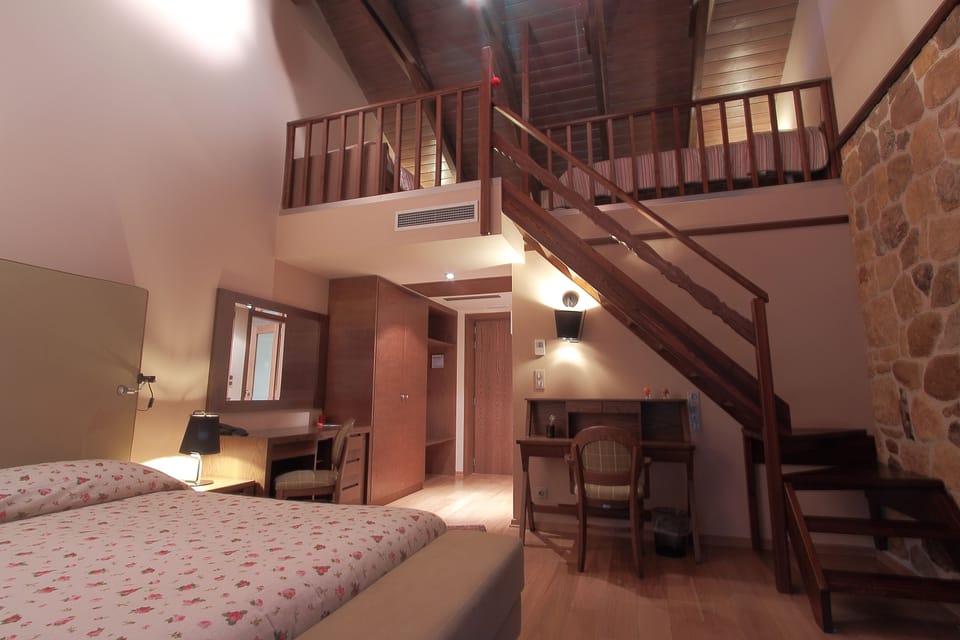 Comfort Room | Egyptian cotton sheets, premium bedding, down comforters, minibar
