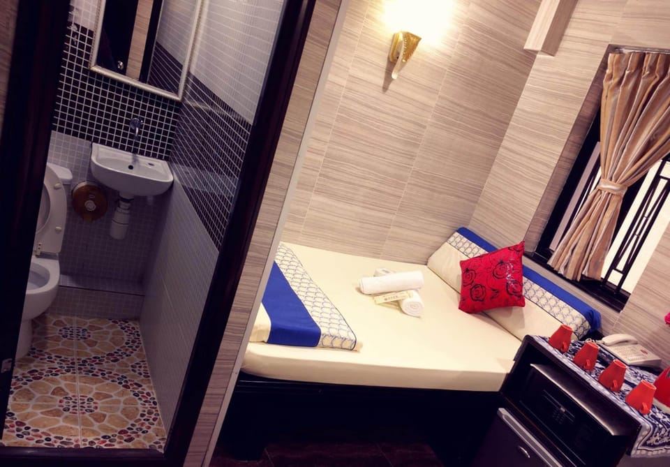 In-room safe, soundproofing, iron/ironing board, WiFi