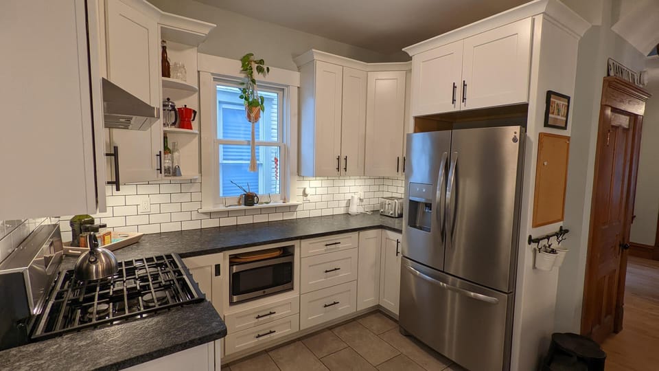 Ample counter space. Let your inner chef shine brightly here!