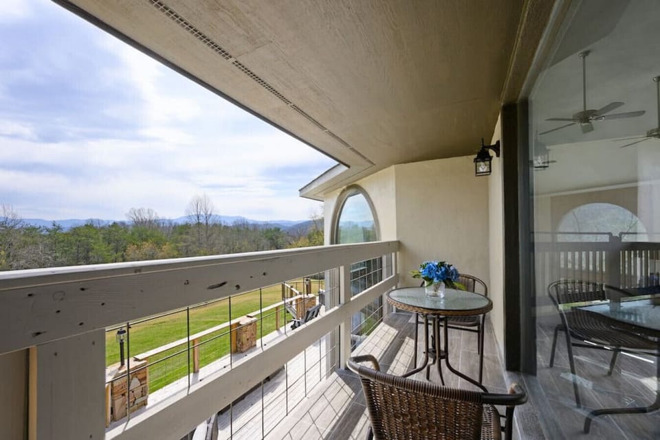 Private balcony off master bedroom