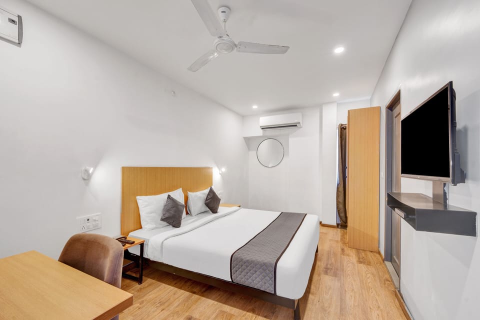 Deluxe Double Room | Hypo-allergenic bedding, desk, laptop workspace, blackout drapes